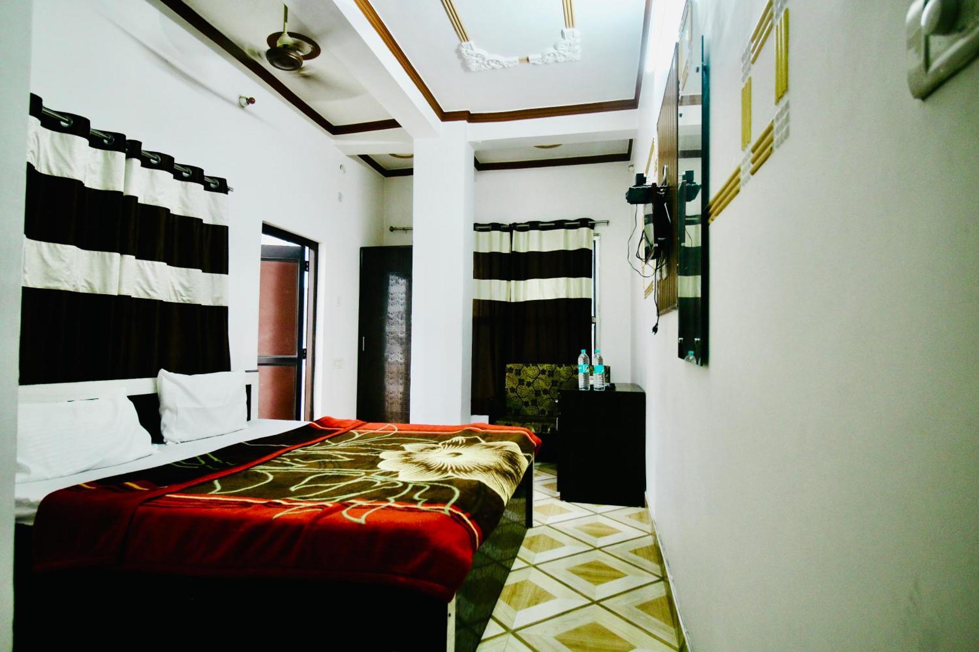 Sattva Cafe And Motel Rishikesh Exterior photo